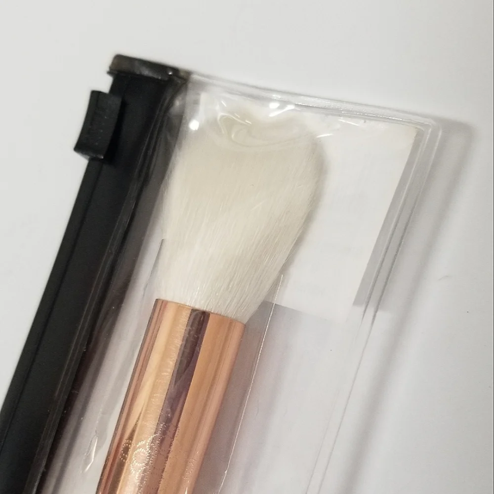 Zoeva Rose Golden 105 Luxe Highlight Brush NWT